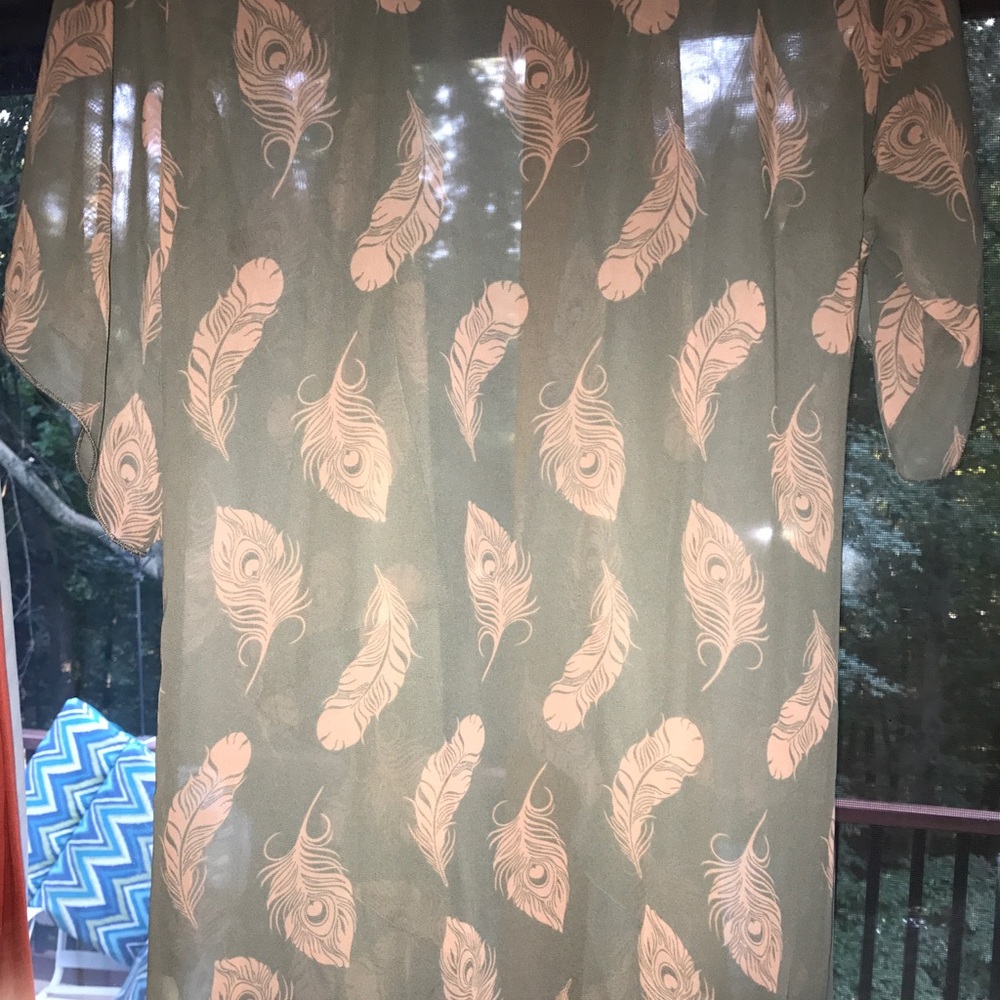 Grey and Pink Feather Monroe