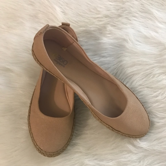 Easy Spirit flats in tan/gold color( See photos) - Picture 2 of 5