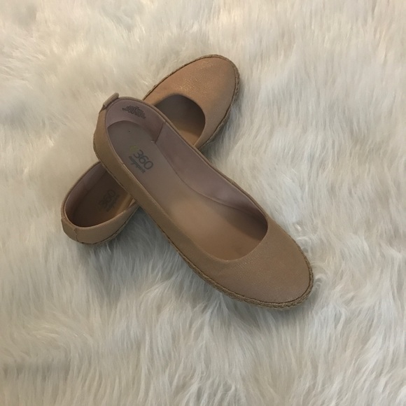 Easy Spirit flats in tan/gold color( See photos) - Picture 3 of 5