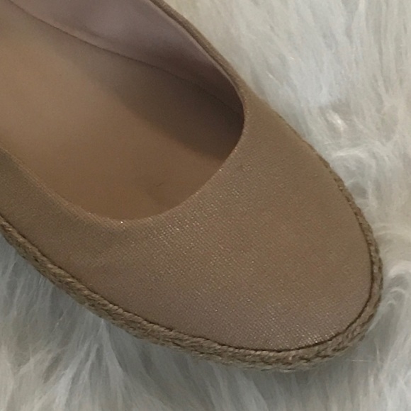 Easy Spirit flats in tan/gold color( See photos) - Picture 4 of 5