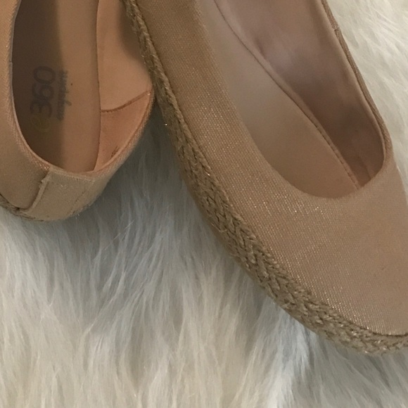 Easy Spirit flats in tan/gold color( See photos) - Picture 5 of 5