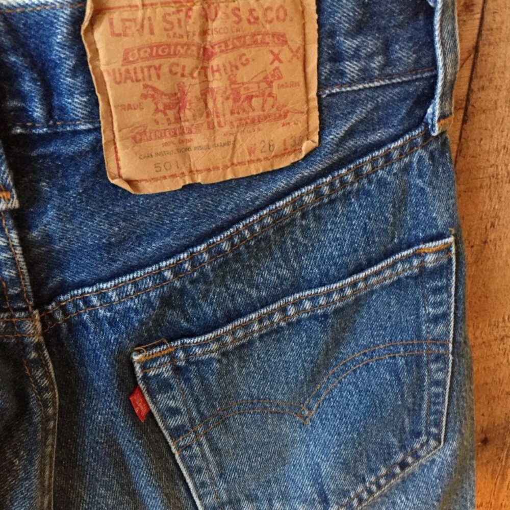 VINTAGE LEVI 501 JEANS