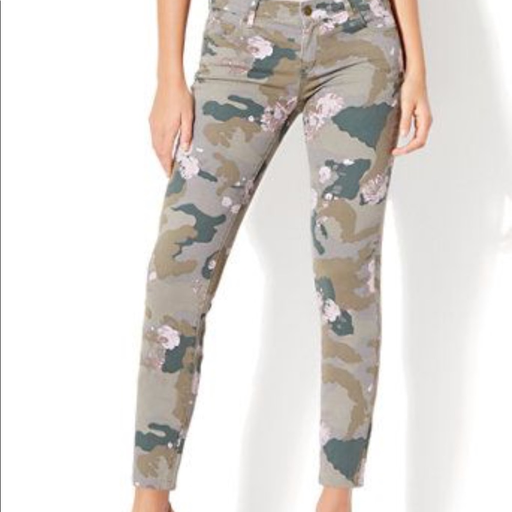 Floral Camouflage Ankle Jean