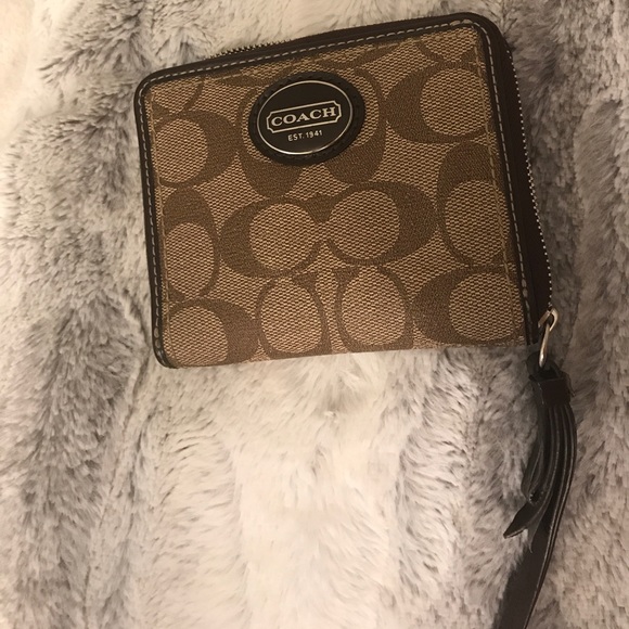 Used once, coach medium sized wallet - Picture 1 of 3