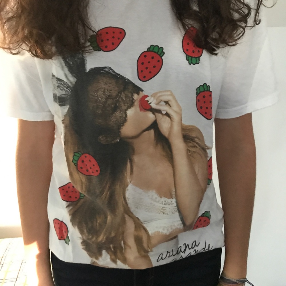 ARIANA GRANDE HONEYMOON MERCH T-SHIRT
