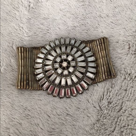 Urban Outfitters Jewelry - Urban Outfitters Gold/Crystal Medallion Bracelet