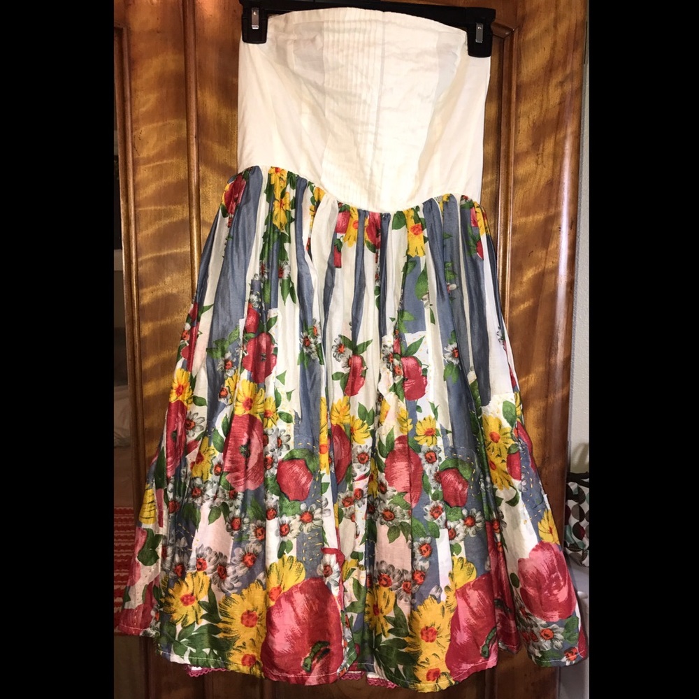 Mini, zip up dress with floral print