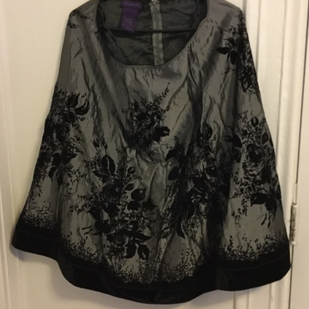 Gray and velvet feeling on the black designs skirt