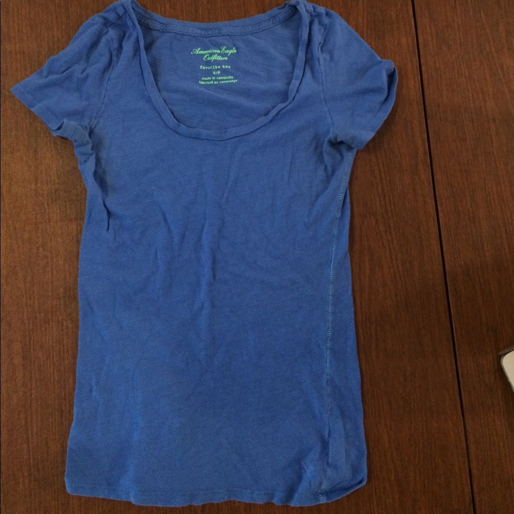 Beach blue tee