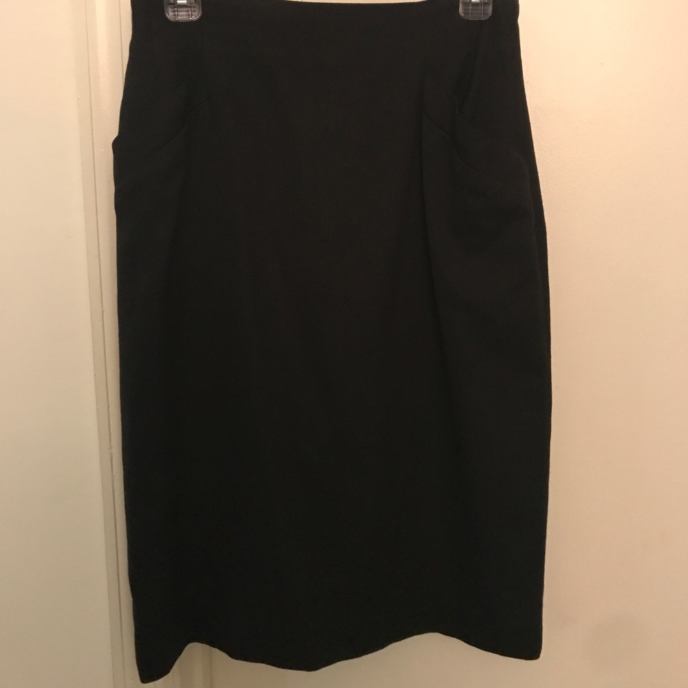 100% Wool. Pencil Skirt.