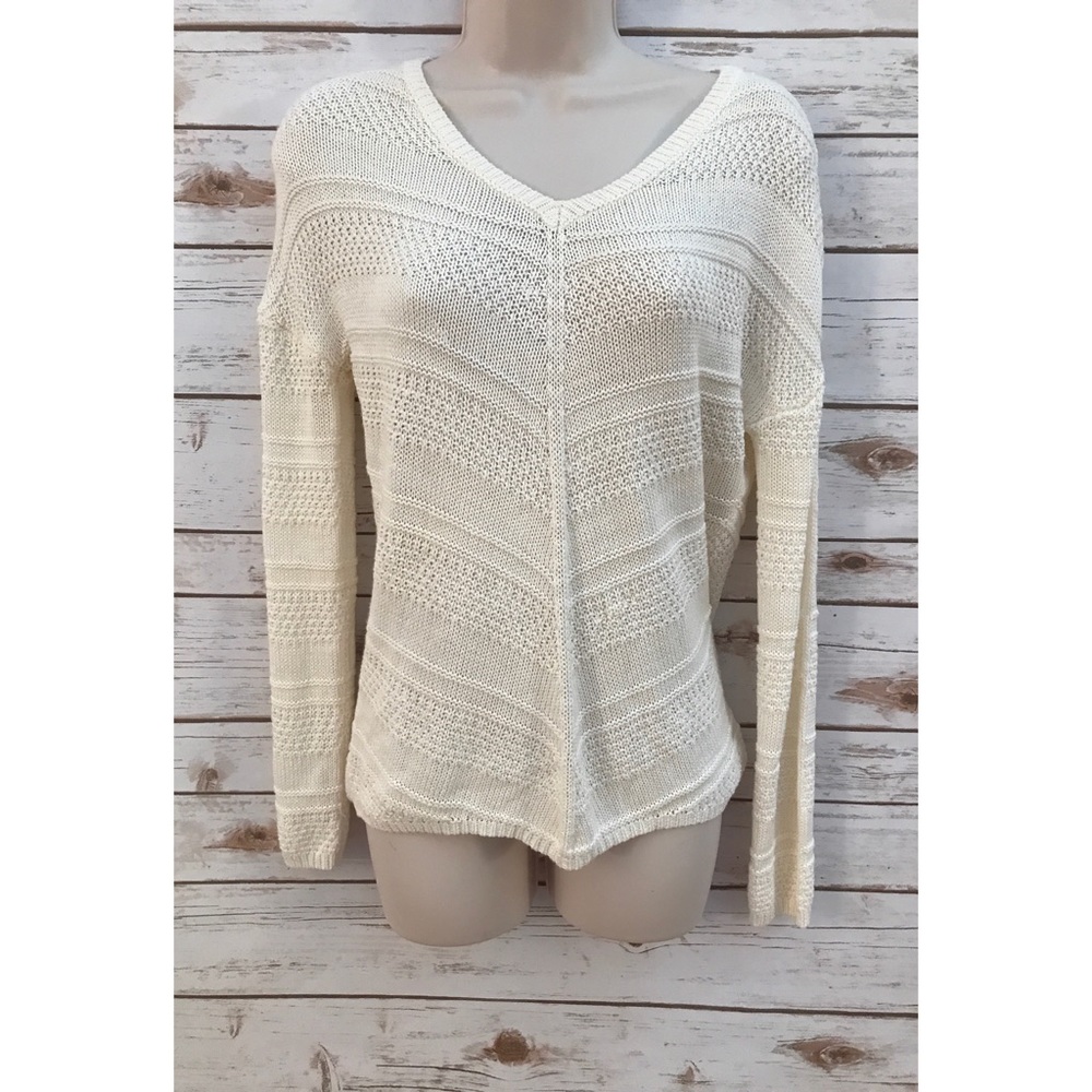 NEW White Crew Neck Crotchet Pink Rose Sweater 🌹