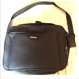 Shoulder strap travel bag