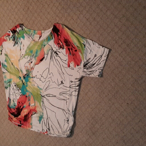 Chico's  beautiful floral top. - Picture 1 of 4