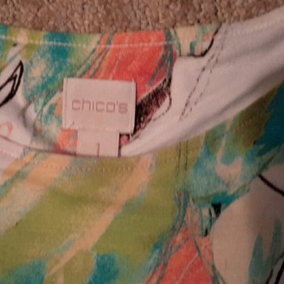 Chico's  beautiful floral top. - Picture 2 of 4