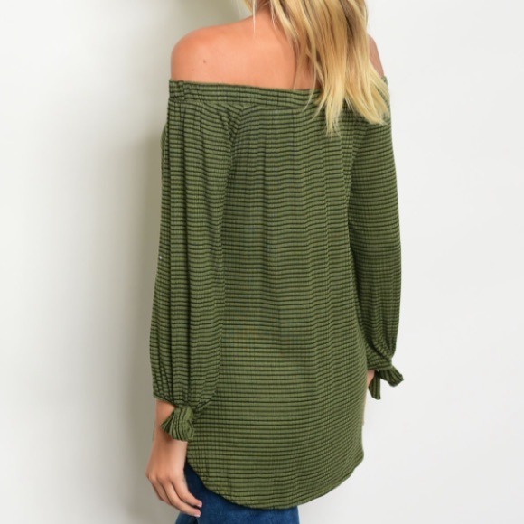 Off the shoulder top - Picture 2 of 5