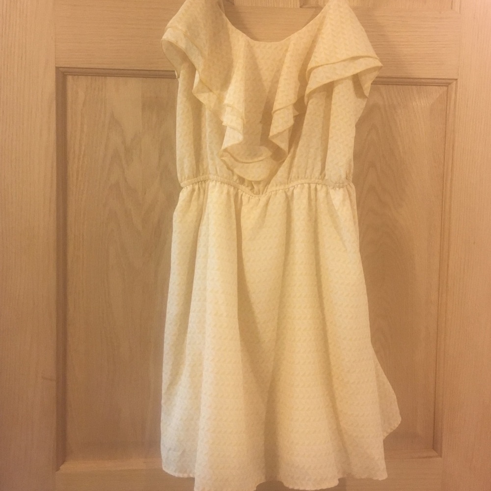 ❄️ pale yellow & white dress
