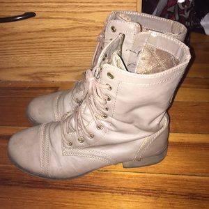 Combat boots tan