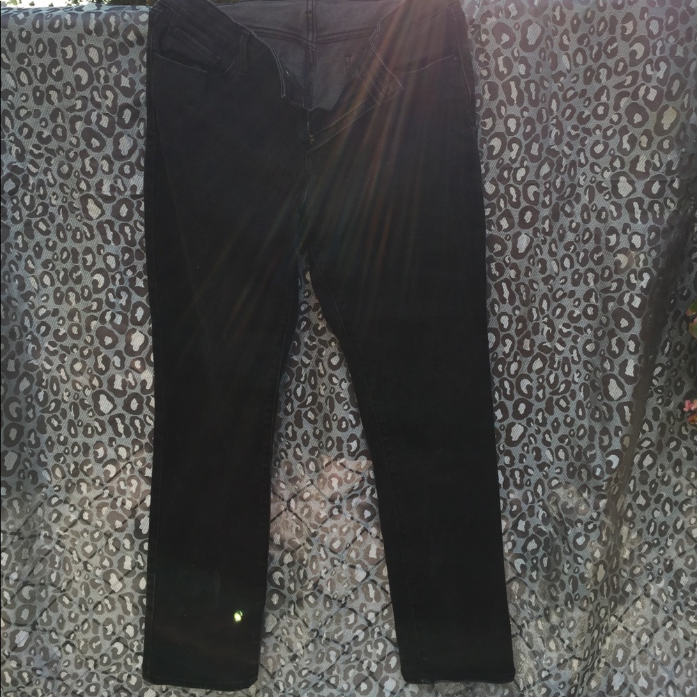 Size 12 black Levi's only get better,  skinny jean