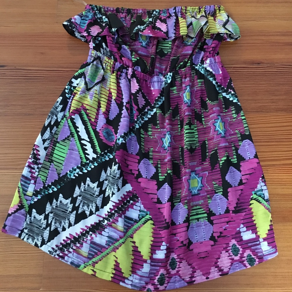 Sleeveless patterned blouse