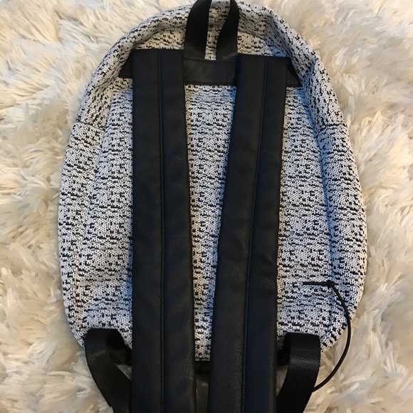 NWOT Black&White knit and PU backpack - Picture 3 of 6