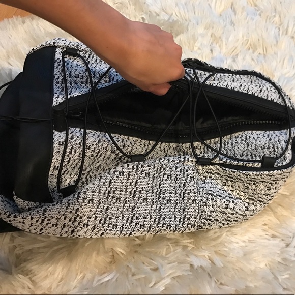 NWOT Black&White knit and PU backpack - Picture 4 of 6