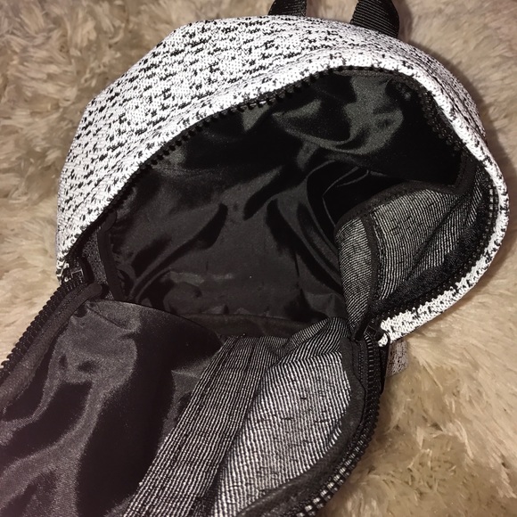 NWOT Black&White knit and PU backpack - Picture 6 of 6