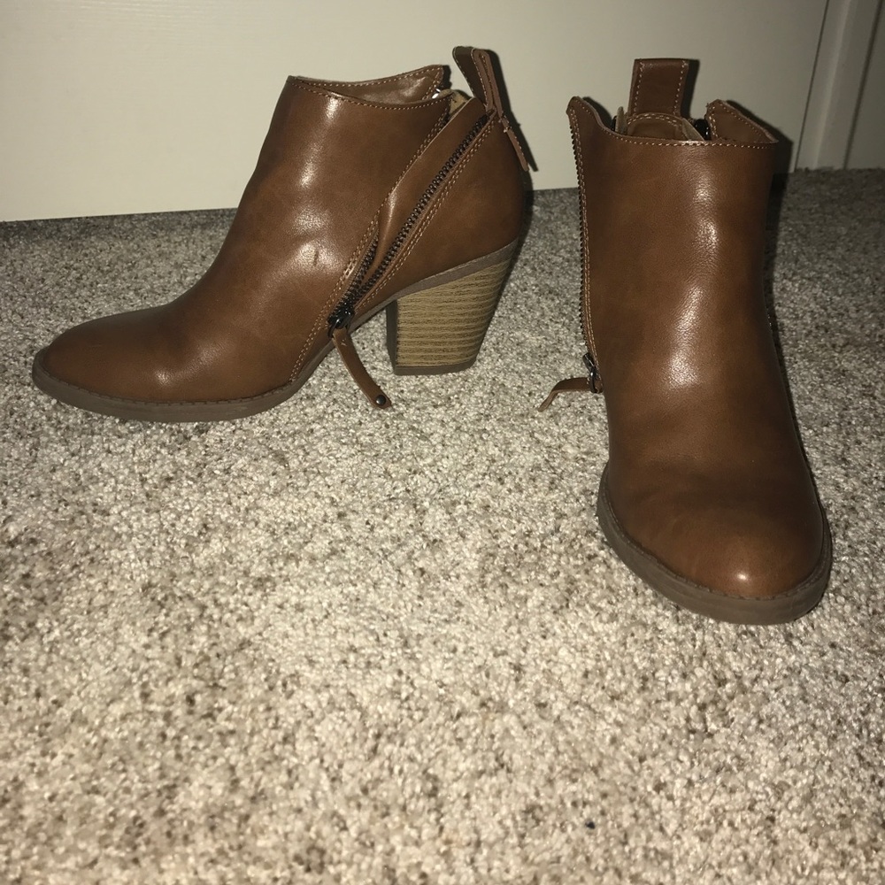 DV BROWN BOOTIES