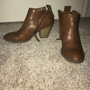 DV BROWN BOOTIES