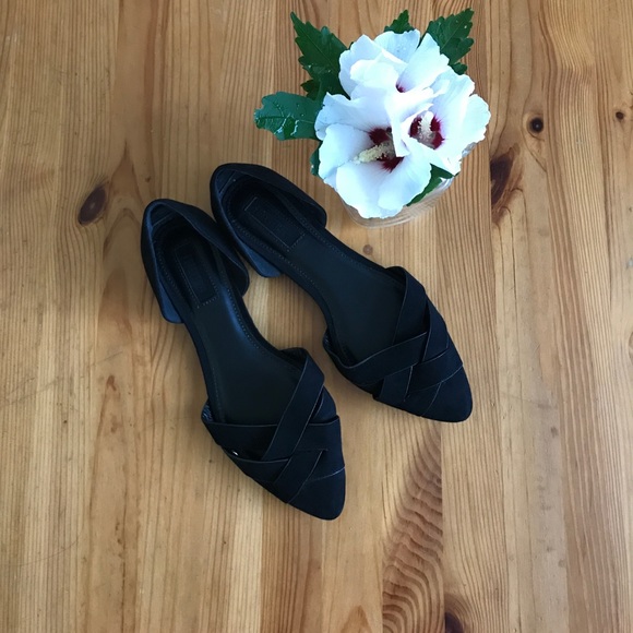 Forever 21 Shoes - ⚠️SALE! ⚠️ 🆕 Black pointed toe flats
