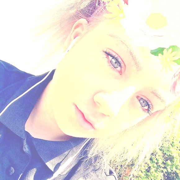 Meet your Posher, Caitlin - Picture 1 of 1