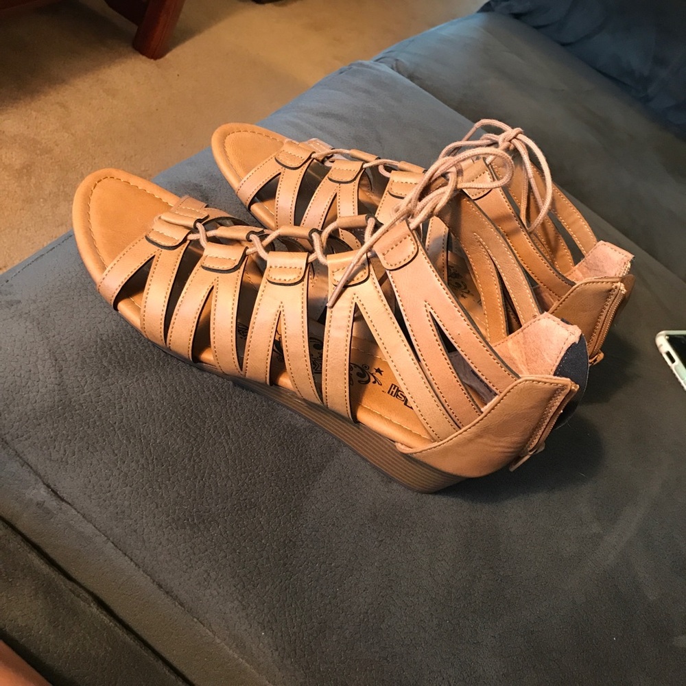 Size 10 sandals with small heel