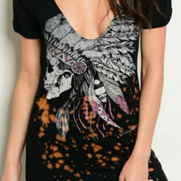 Last 1! 🌟Tribal Skull Choker Tee - Picture 2 of 2