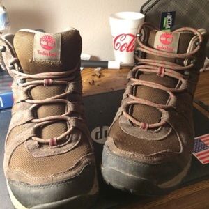 SIZE 9-9.5 TIMBERLAND BOOTS
