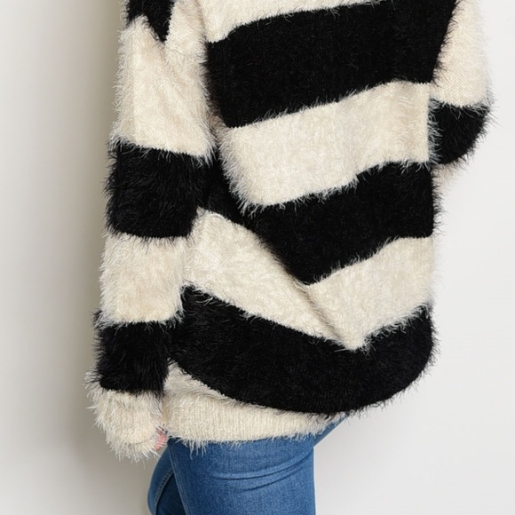 LAST ONE! Oversized Striped Sweater - Picture 3 of 5