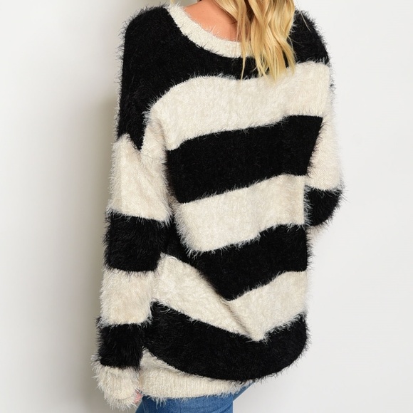 LAST ONE! Oversized Striped Sweater - Picture 4 of 5