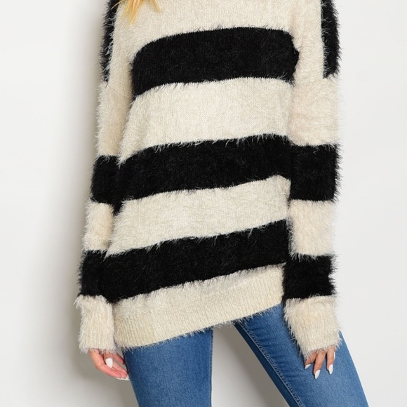 LAST ONE! Oversized Striped Sweater - Picture 5 of 5