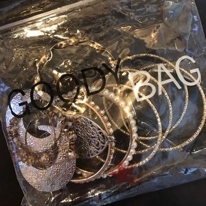 GOOD DEAL ; Jewelry lot