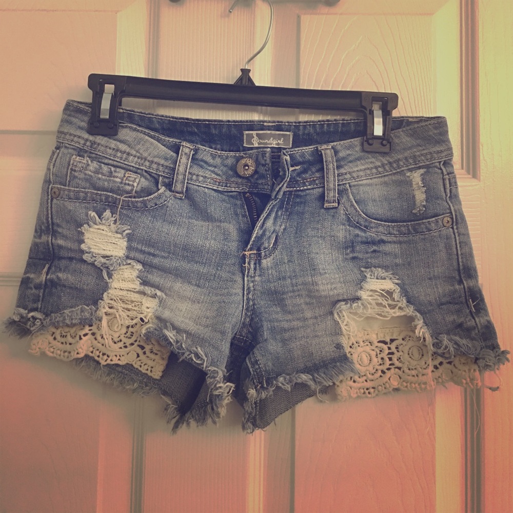 Soundgirl size 3 shorts with lace detail