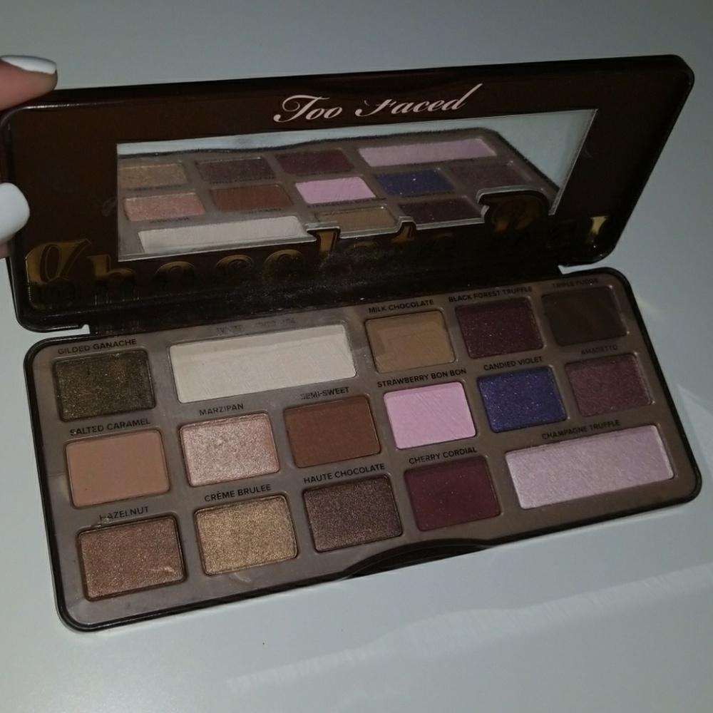 Too faced chocolate bar