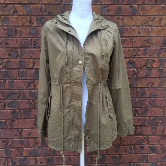 Embroidered Flower Cargo Jacket - Picture 6 of 7