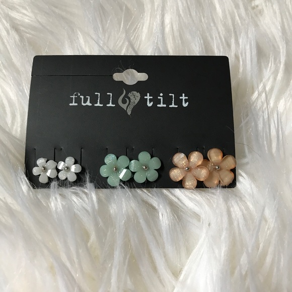 Earring set - Picture 1 of 2