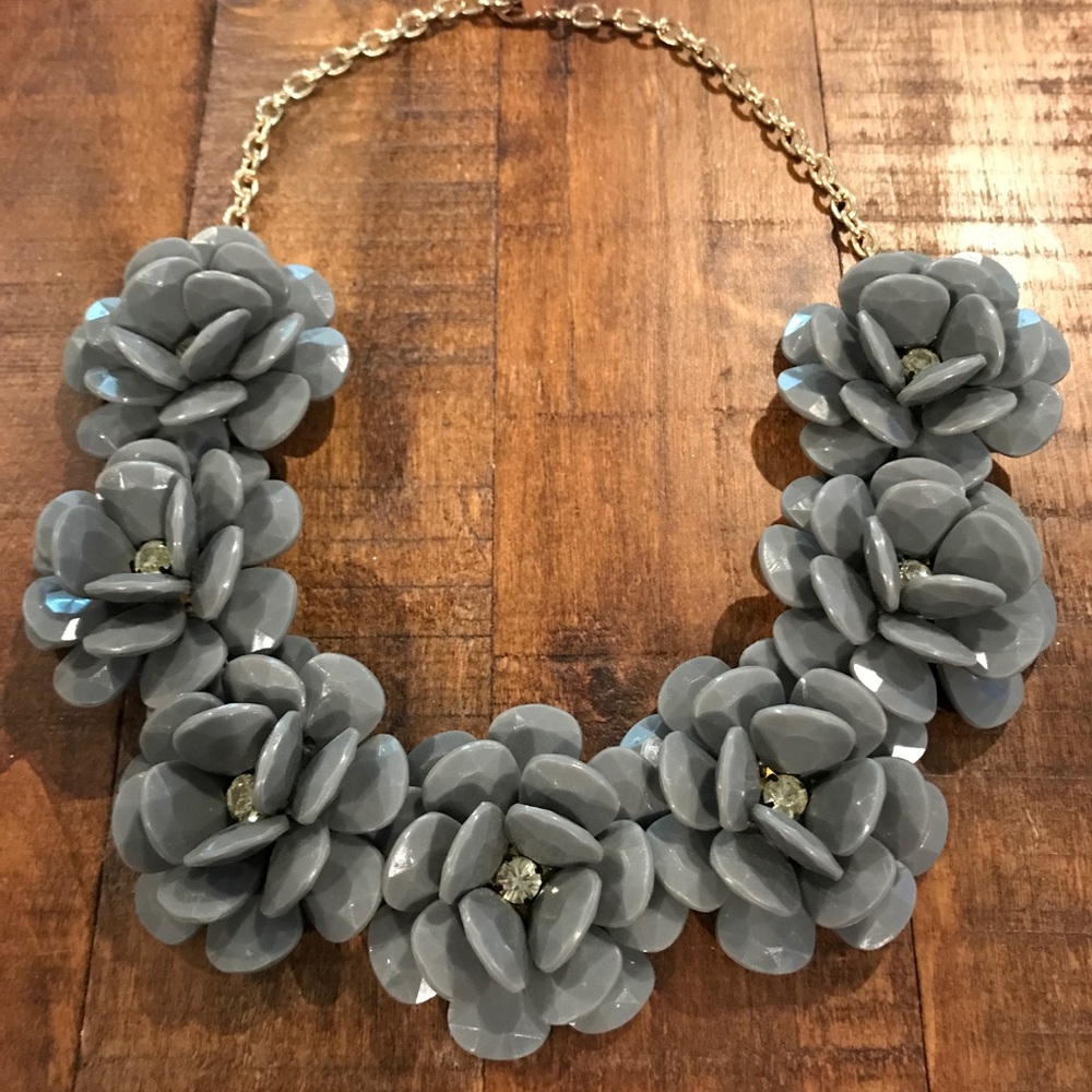 Flower Necklace - Picture 2 of 3