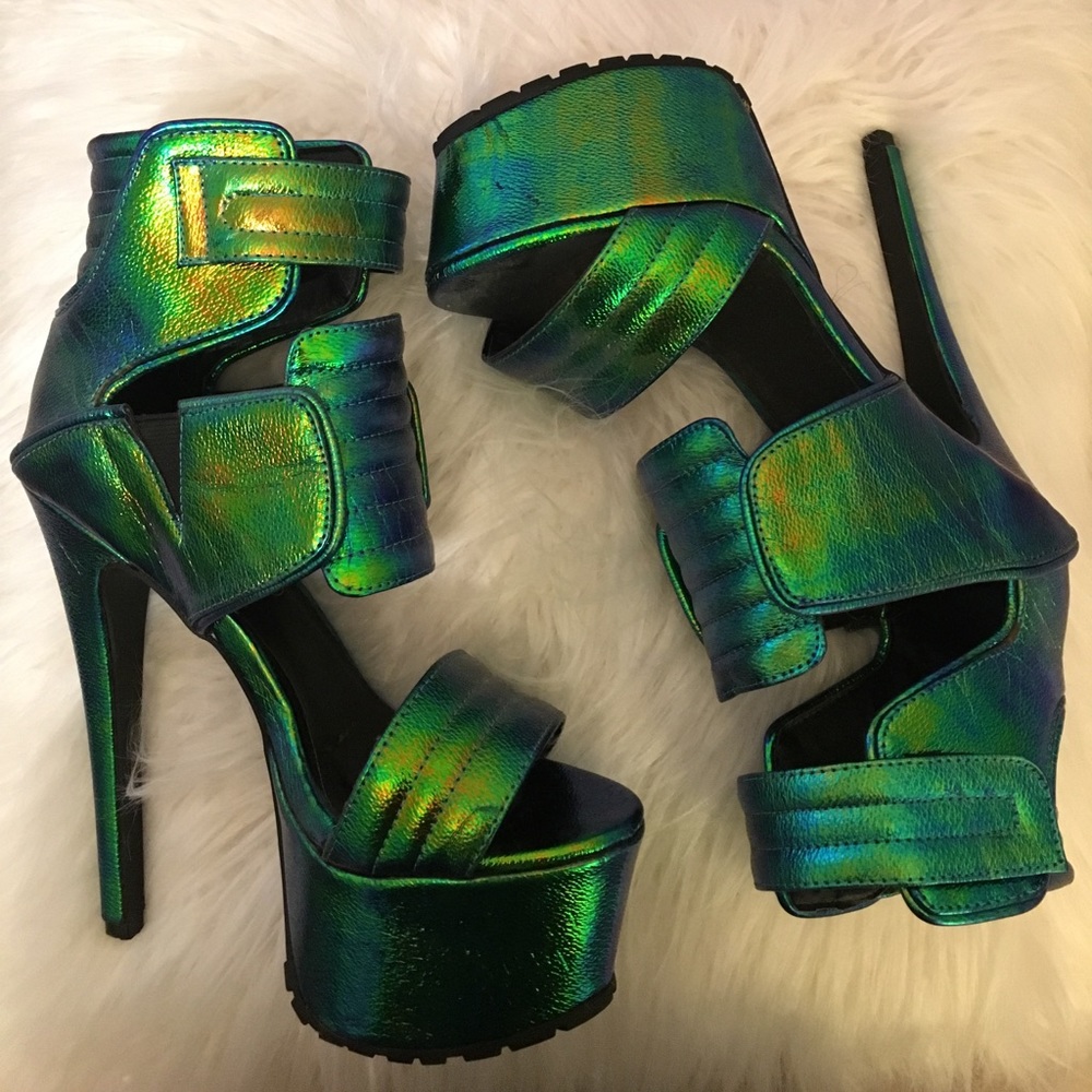 Privileged green holographic heels