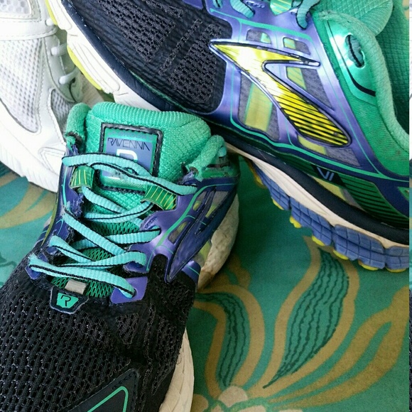 Nike Dart 9 and Brooks Ravenna running shoes. - Picture 2 of 8