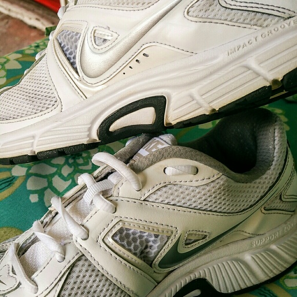 Nike Dart 9 and Brooks Ravenna running shoes. - Picture 3 of 8