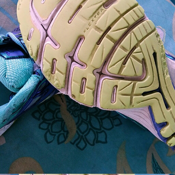 Nike Dart 9 and Brooks Ravenna running shoes. - Picture 6 of 8