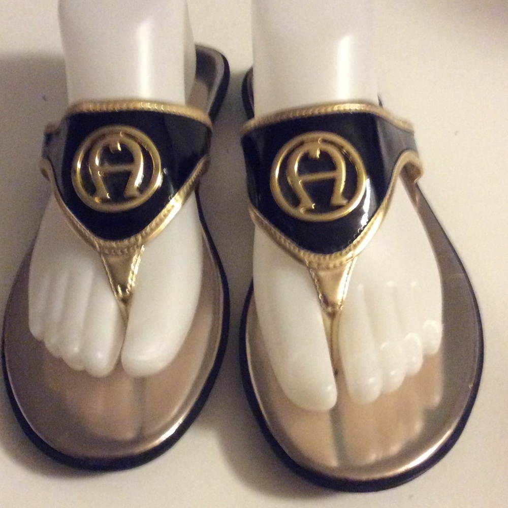 ETIENNE AIGNER CHIC GOLD AND BLACK SANDALS