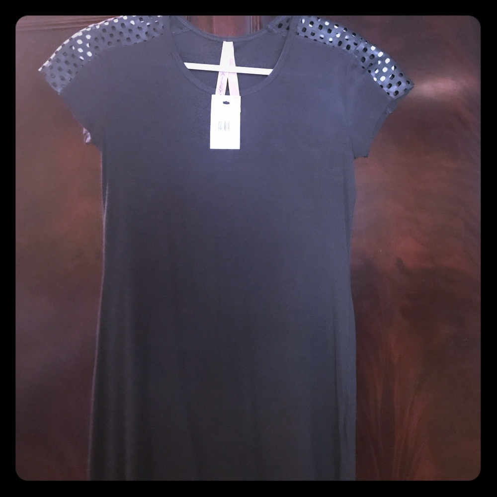 Thin black tshirt with leather sleeves