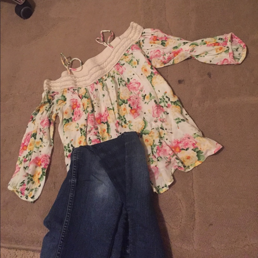ADORABLE OFF THE SHOULDER FLORAL TOP