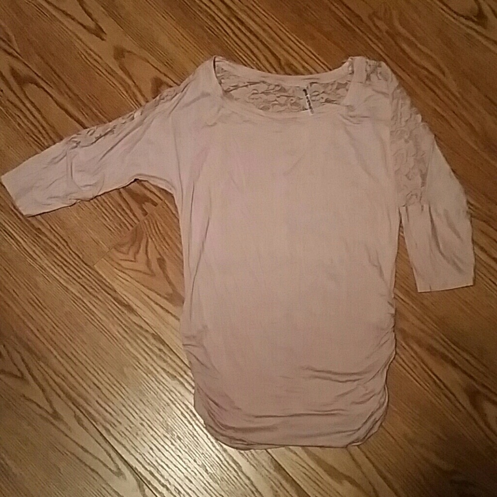 Beautiful dusty rose top with lace